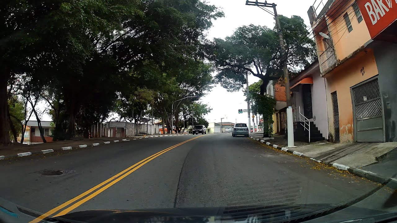 Passeando de carro pelo bairro Jardim das Flores, em Osasco/SP