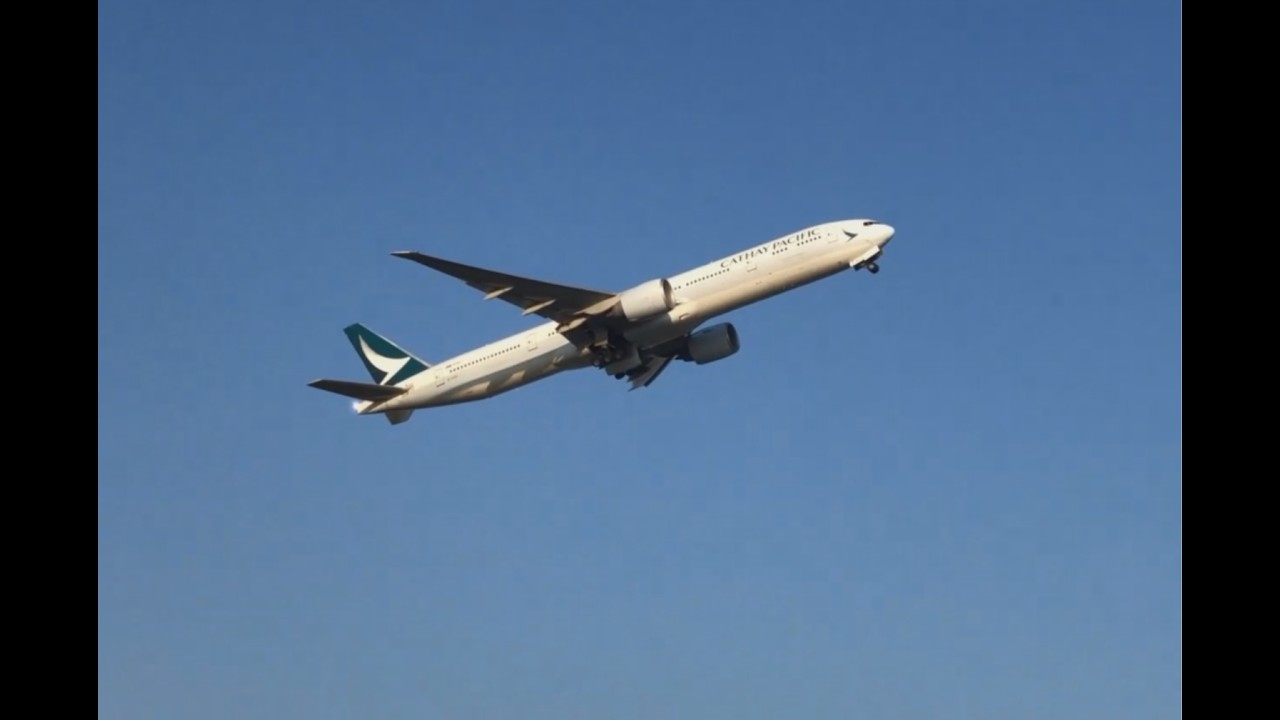 羽田空港 RWY22から離陸するB777 (2025 夏 羽田イノベーションシティ 足湯スカイデッキ)
