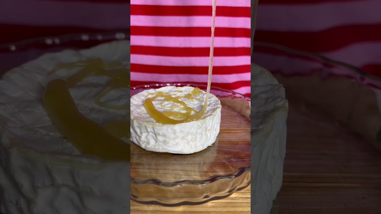 Ofenk&auml;se mal anders- Camembert aus dem Ofen mit Honig und Waln&uuml;ssen! #ofenk&auml;se #k&auml;se