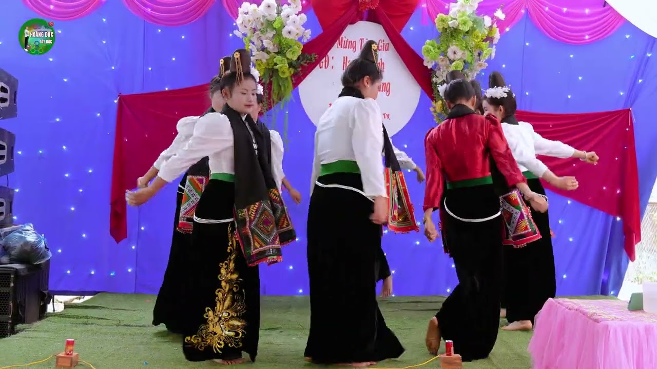MÚA KHĂN PIÊU ĐỘI MÚA GIA ĐÌNH - GIA ĐÌNH HOÁN BANH & TUẤN QUẢNG