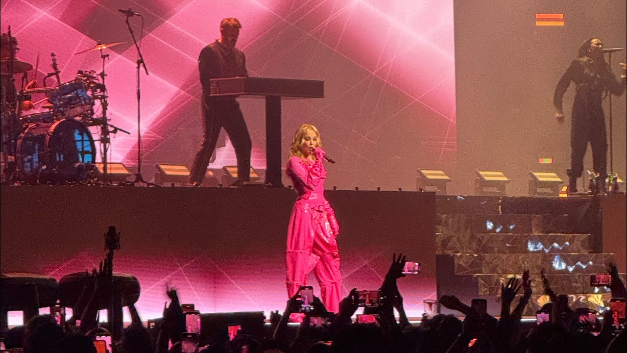 Kylie Minogue - Lights Camera Action + In Your Eyes & Get Otta My Way (live) TENSION TOUR 25 CDMX
