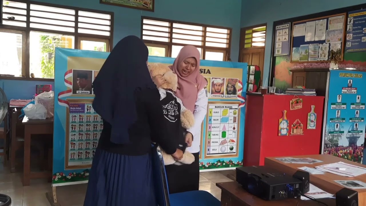 Program Pengembangan Diri Menggenakan dan Menanggalkan Pakaian