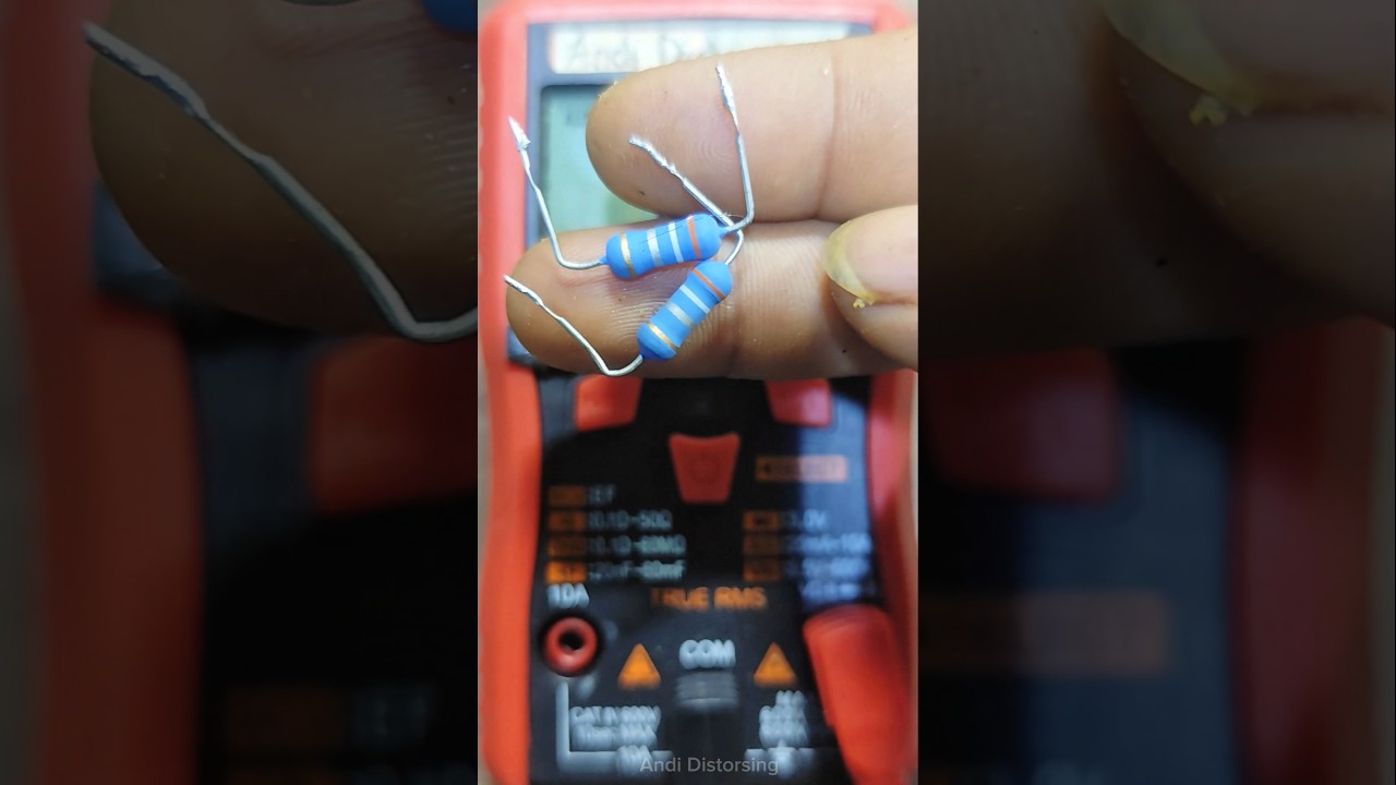 He compared good and bad resistors with a digital multimeter #tips #resistor #multimeter #digital
