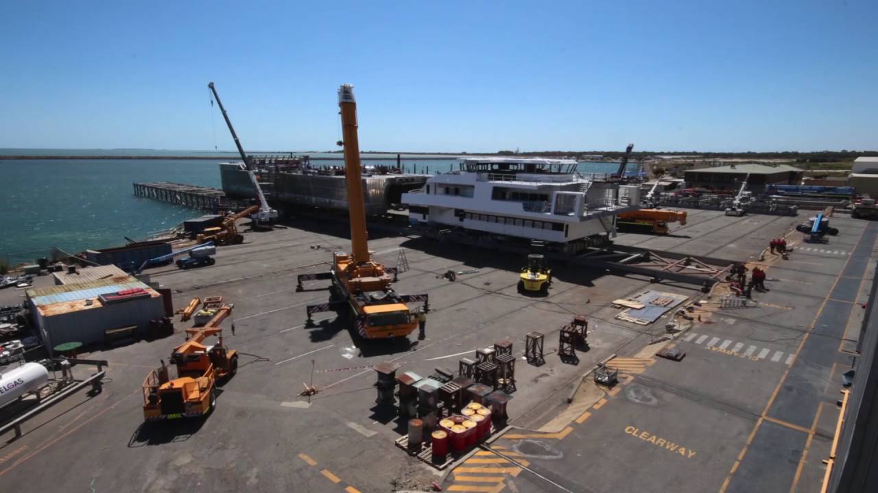 Hull 392 TIMELAPSE CONSTRUCTION