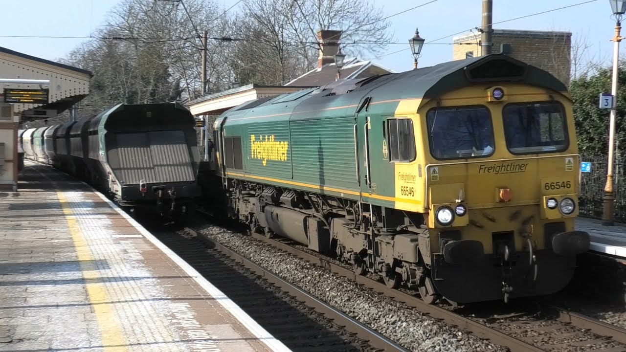 Fantastic Few Hours At Hanwell Station/Acton Mainline West London Freight Trains 18th February 2025