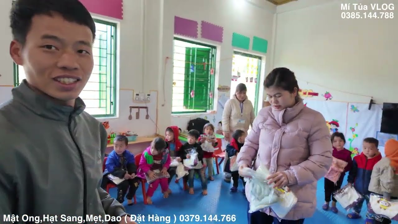 Tặng Quần Áo Mùa Hè Mới Cho 42 Cháu Mầm Non Thôn Lũng Vai Và Lời Kiêu Gọi Của Cô Giáo.Mí Tủa VLOG