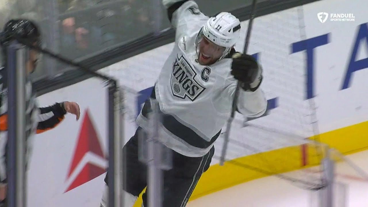 Anže Kopitar buries his own rebound and Kings go back up by two.