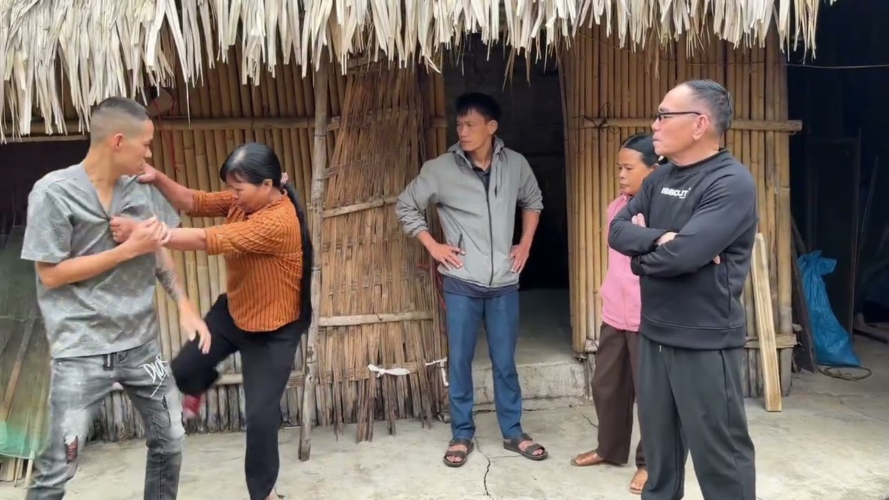 Mụ Liên Cay Cú Đánh Hảo Nói Vu Vạ Cho Mình Lấy Tiền Của Bà Minh