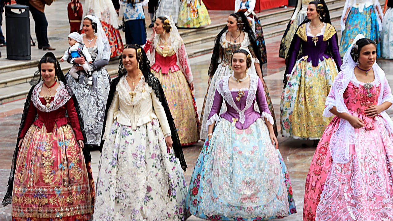 Valencia Las Fallas, Ofrenda de flores a la Virgen