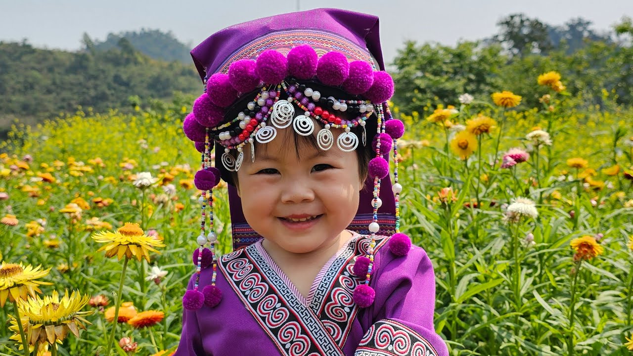 Helen happily lives with her poor single mother - daily life of poor mother and daughter