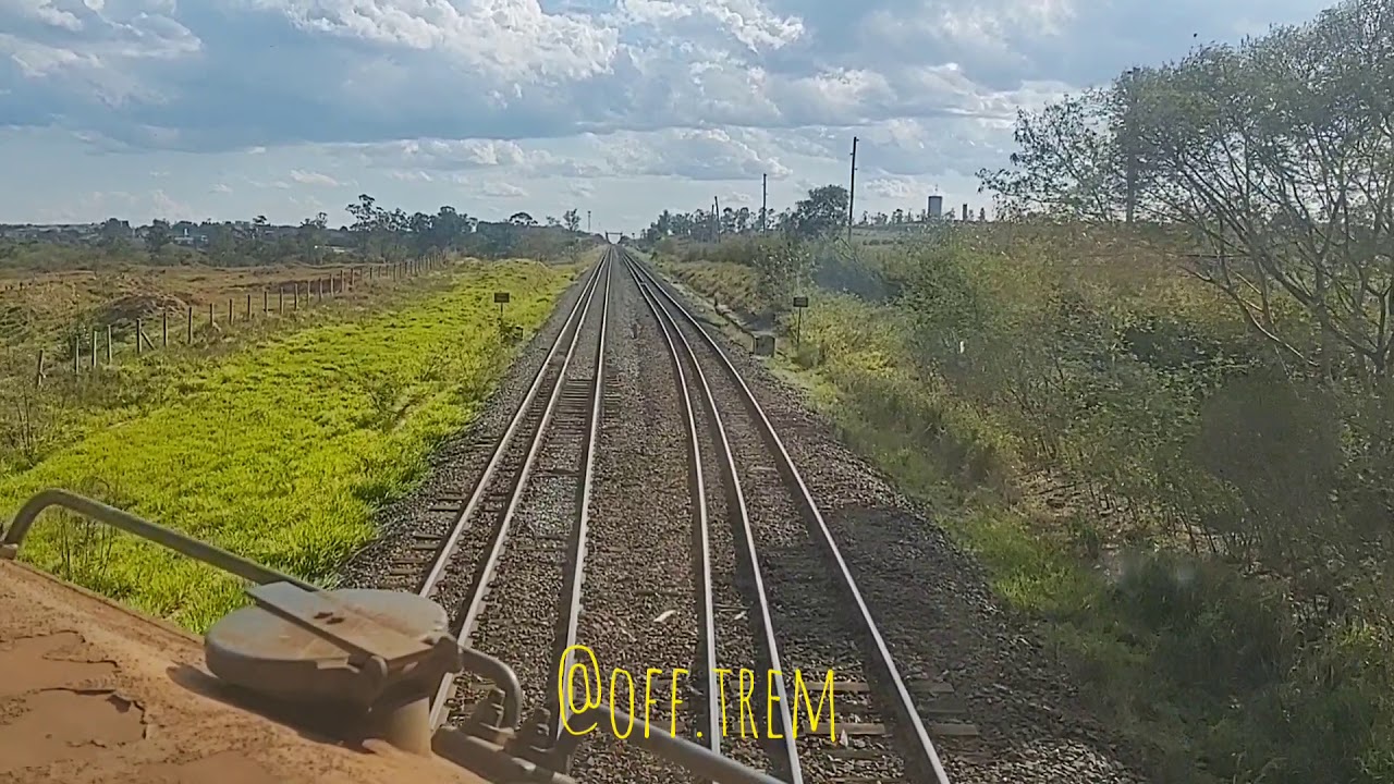 TREM CARREGADO PARTINDO DE SALTO