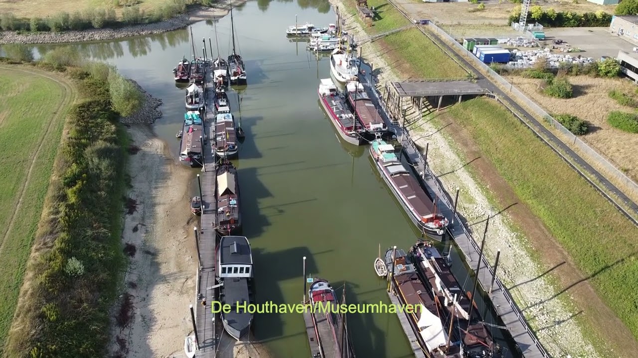 Laag water in de IJssel bij Zutphen 24-08-2022