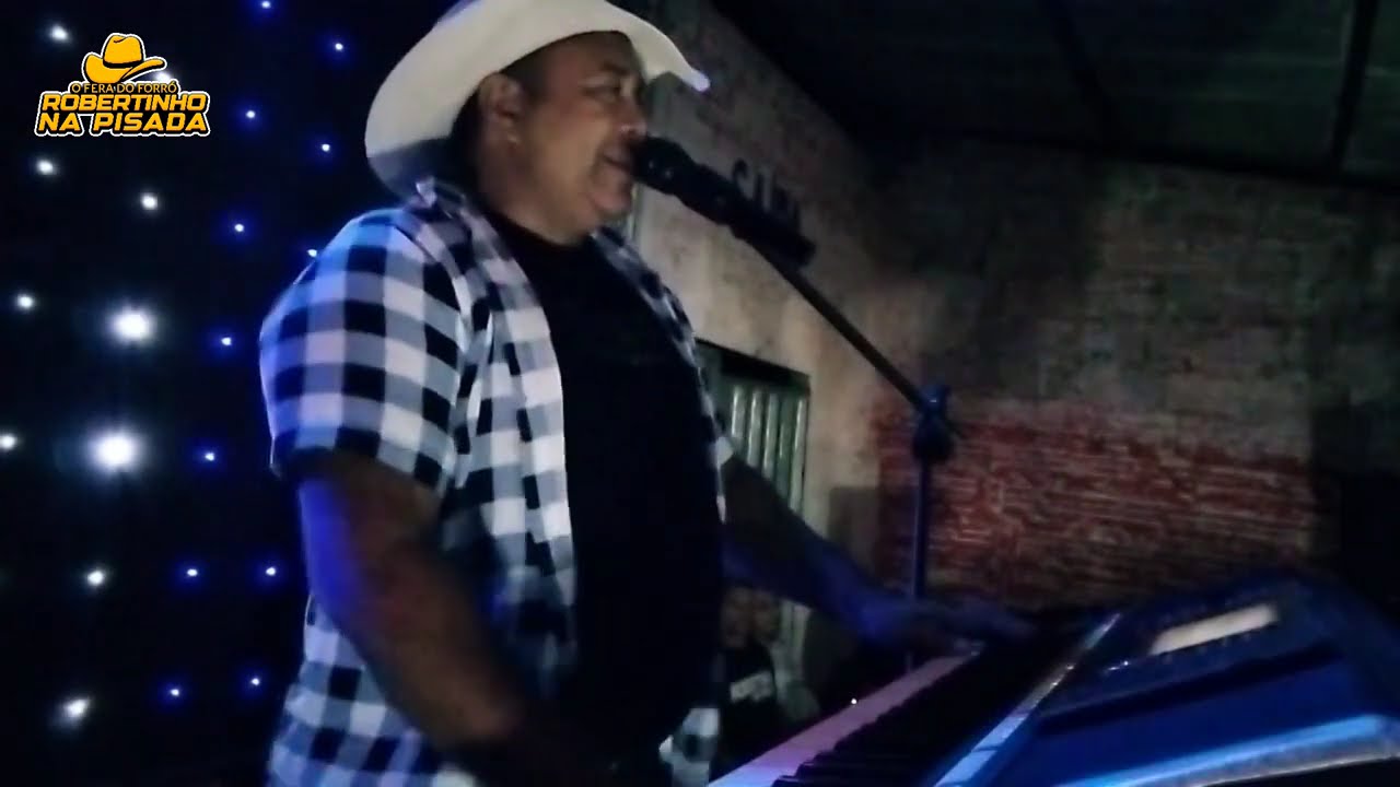 VAMOS DANÇAR FORRÓ COM ROBERTINHO NA PISADA AO VIVO EM BREJINHO NO FUNDO DE QUINTAL