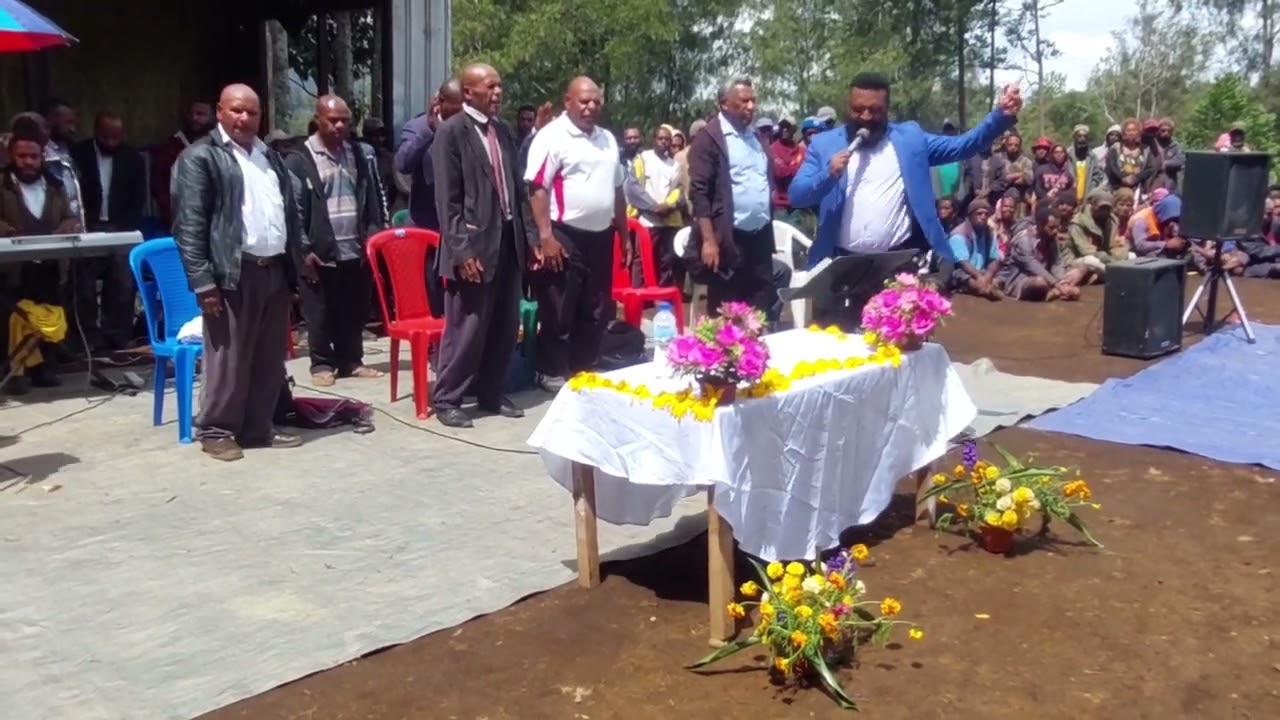 PNG Enga Gospel Song at late Roselyne Makol funeral service at Waipu.