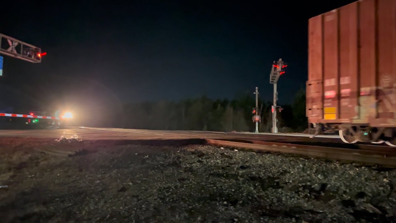 Train Race/Meet Long CSX M410-13 NB Manifest Train & Amtrak P098-13 Sliver Star NB Florence SC