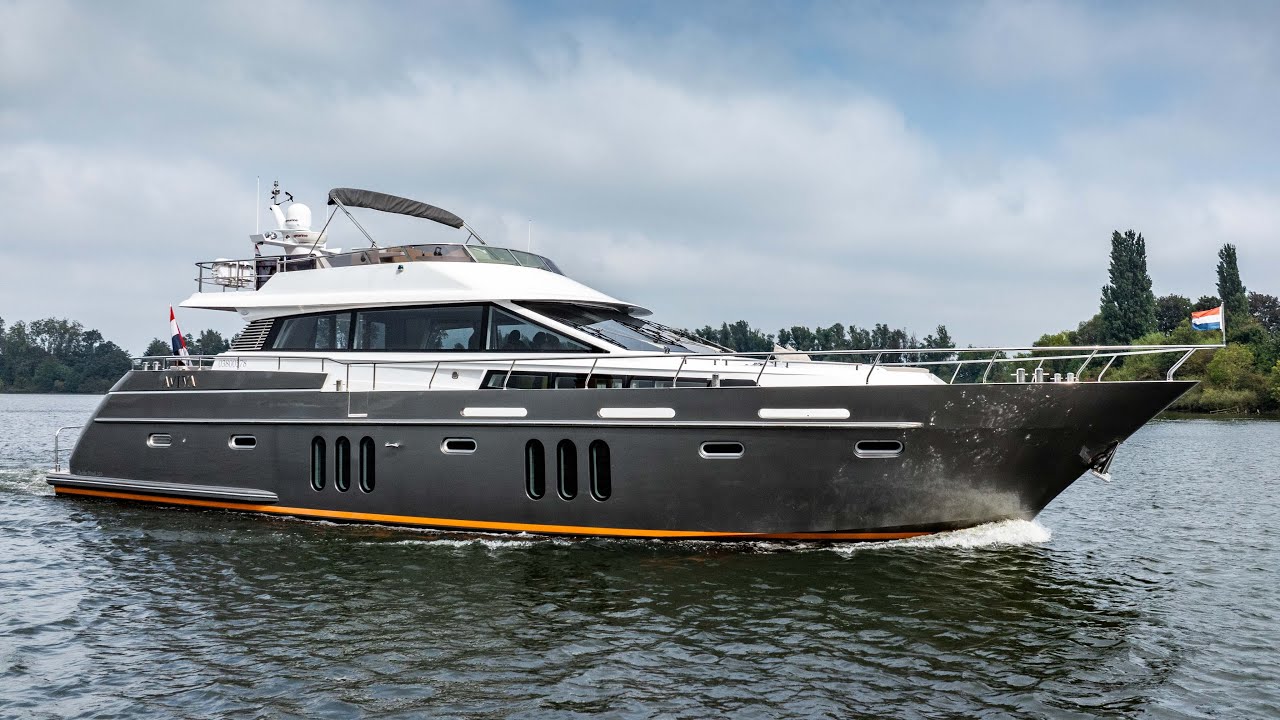 Pacific Pearl 205 - modern yacht with spacious interior