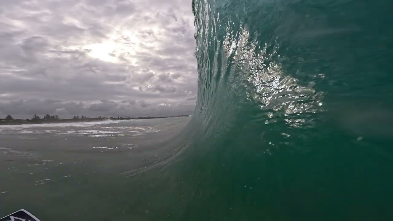 Fast POV Tube Byron Bay Main Beach 4k Slomo/Normal
