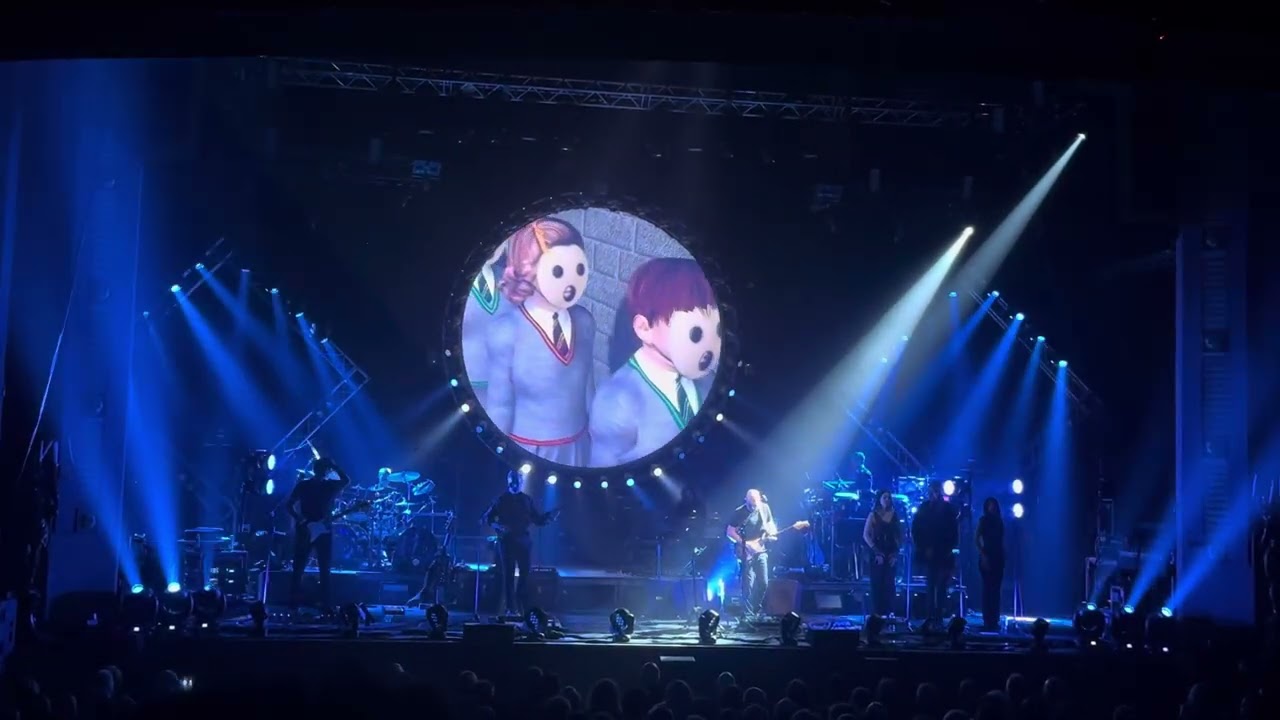 Brit Floyd - Another Brick In The Wall Part 2, Alhambra theatre Dunfermline, 22/02/2025
