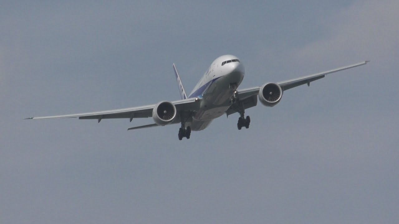 Impressive crosswind landing by ANA at Tokyo Haneda Airport