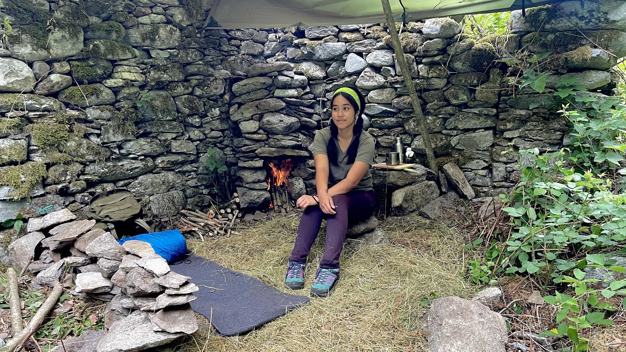 2 DAYS SOLO in an ABANDONED STONE COTTAGE IN THE FOREST - BUSHCRAFT CAMPING - Cook MEAT on Fireplace