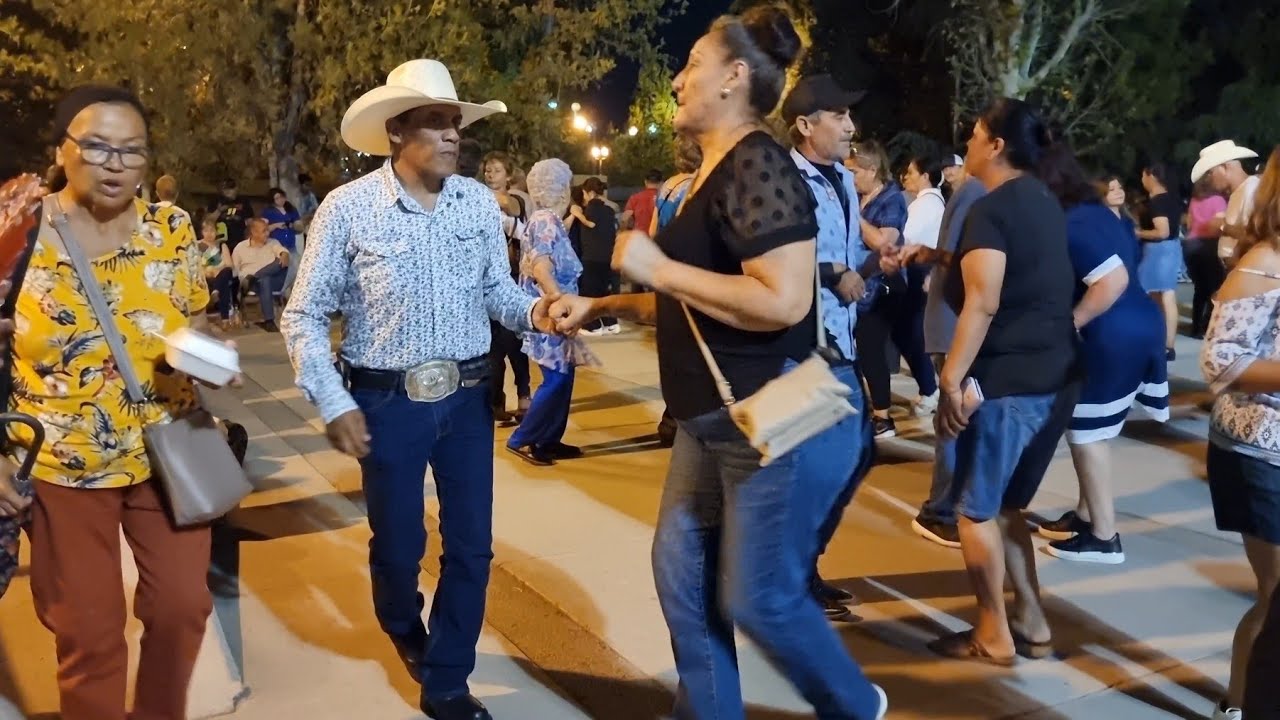 Omar baila con La grandota Carmen