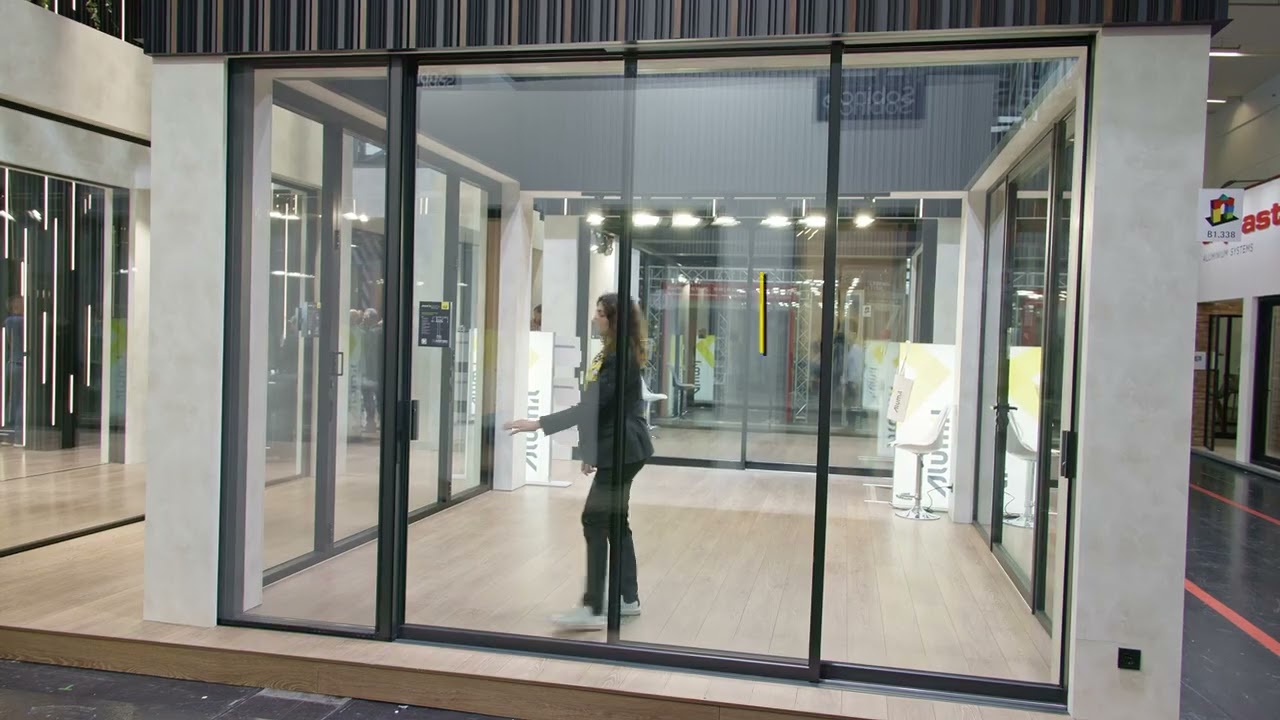 IFS: Innovative flyscreen system with concealed aluminium profiles