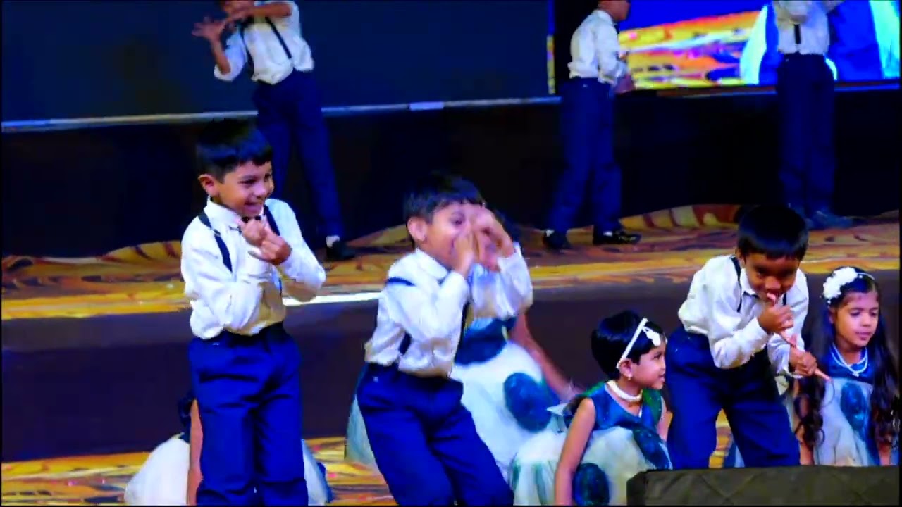 Day 3 Dance by 1st Jupiter Idhar chala mai udar chala on ANNUAL DAY SRN MEHTA CBSE SCHOOL KALABURAGI