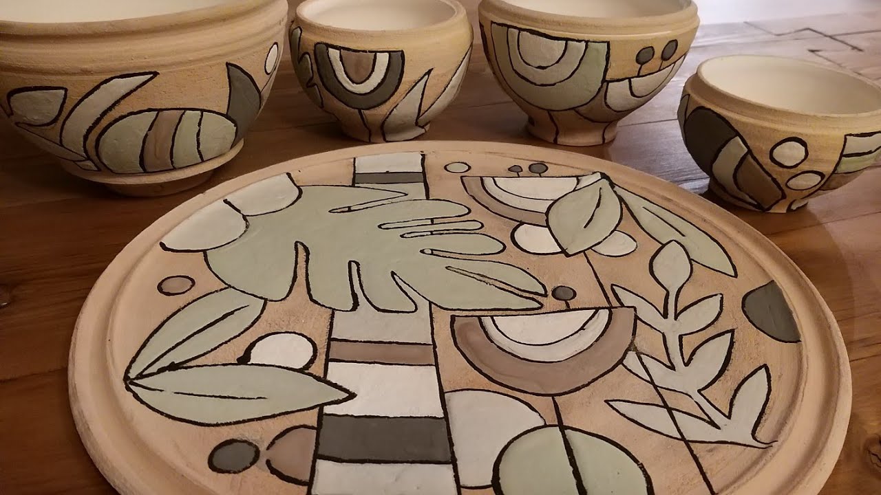 Glazing Cuerda Seca on a plate and a bowl