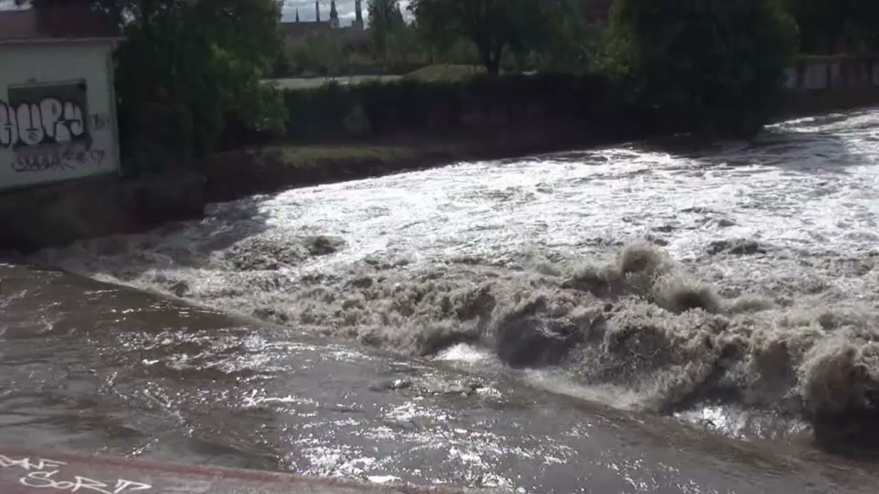 Bouřící jez  u Husovic a Zbrojovky.