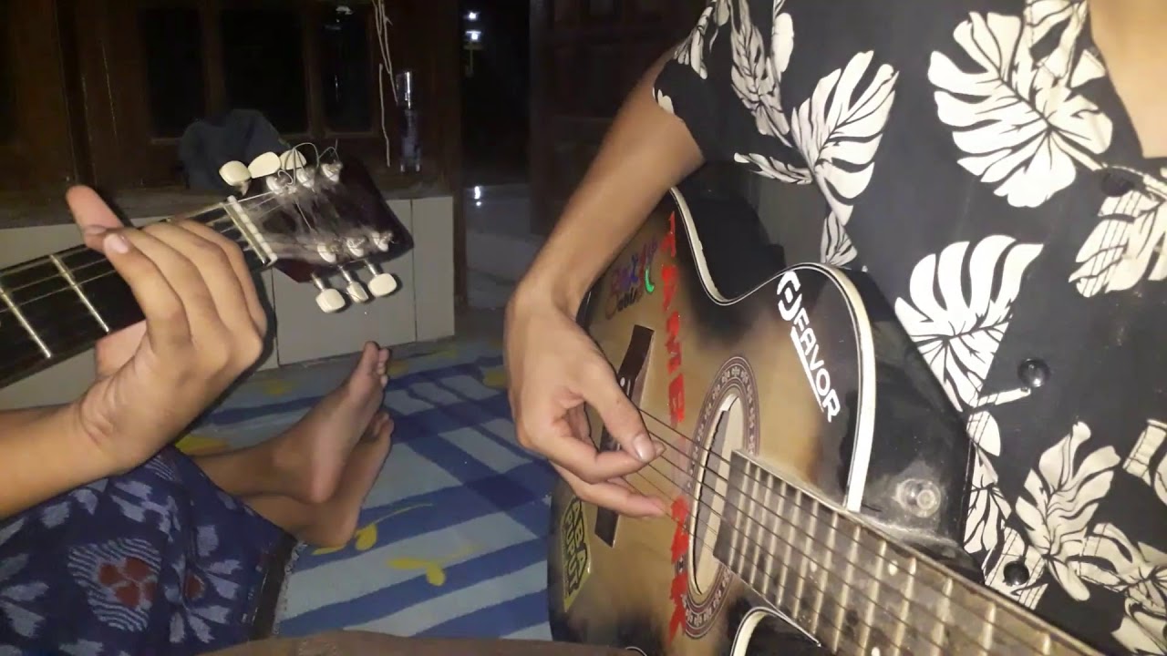 Cinta segitiga cover