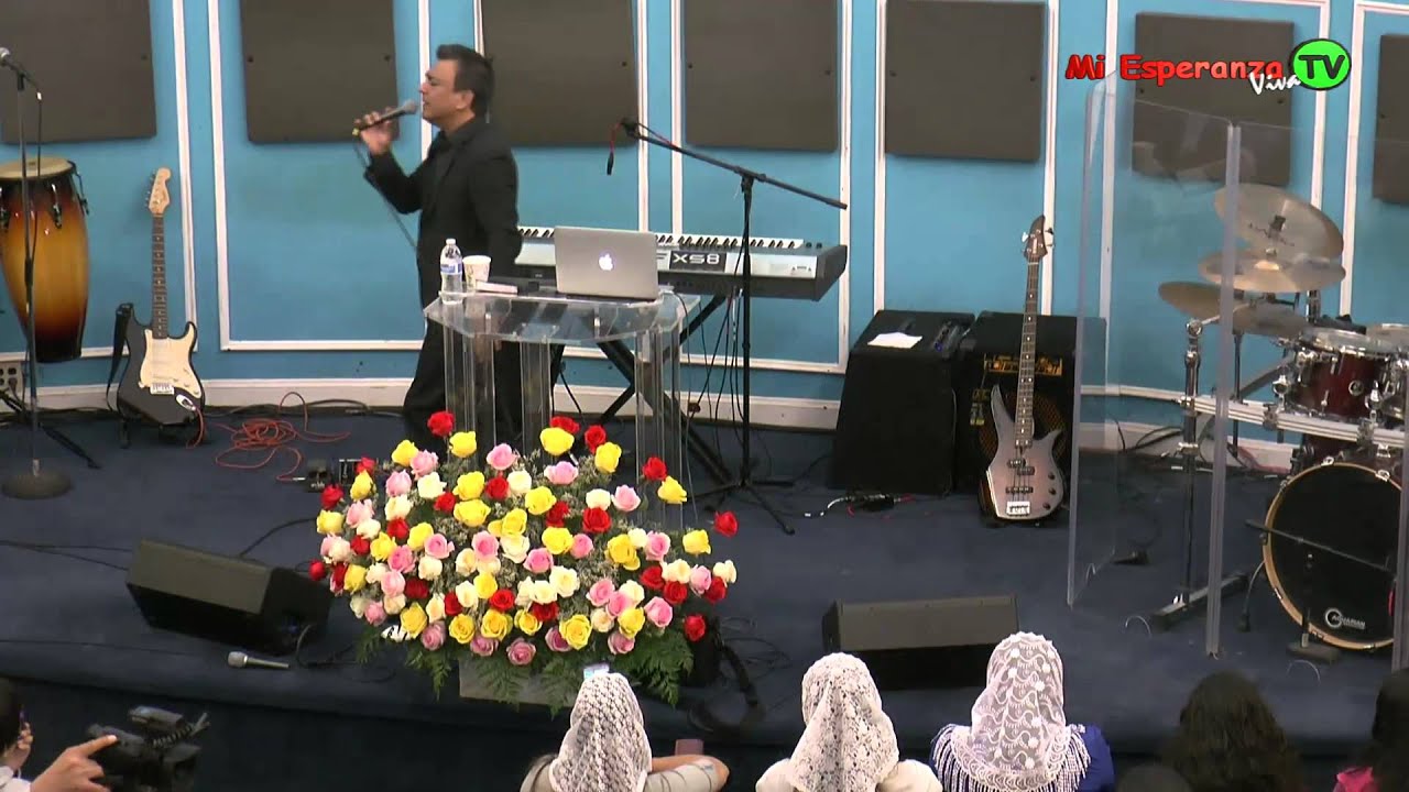 Oscar medina en Iglesia palabra viva 11-15-15  1er Servicio