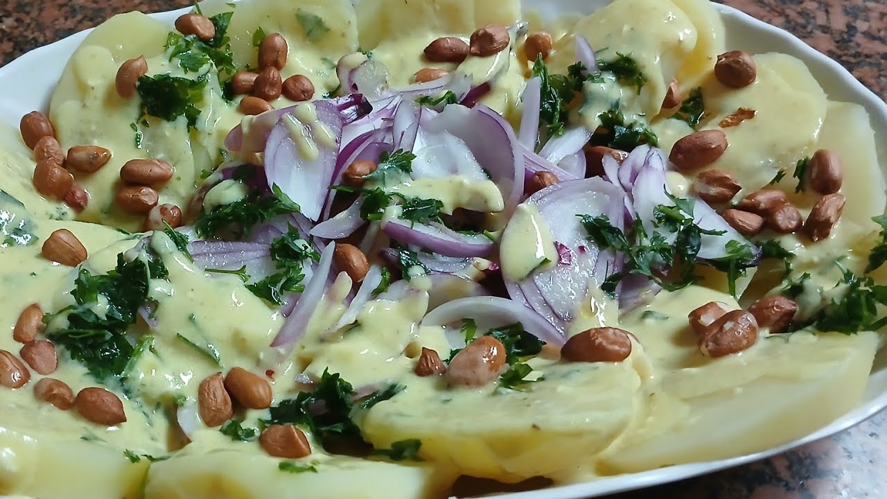 Salada DE  BATATAS COM  molho   diferente 
