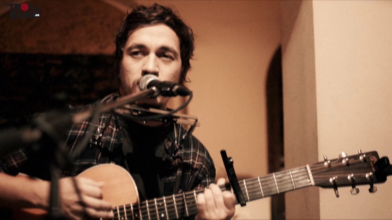 Moa Bones - Wake up (unplugged @ trollradio.gr)