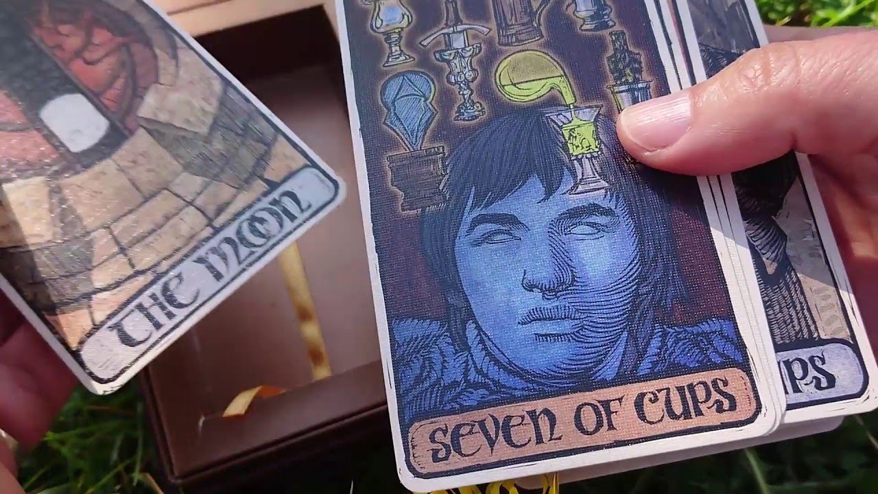 🌑 Le shadow work, le travail de l'ombre : des idées de tarots et oracles