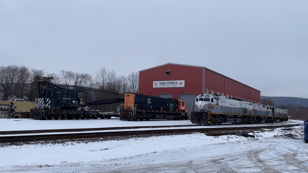 DL BR1 Leaving Von Storch Shops and approaching Bridge 60 with DL M636 3643￼ leading on 1/5/26