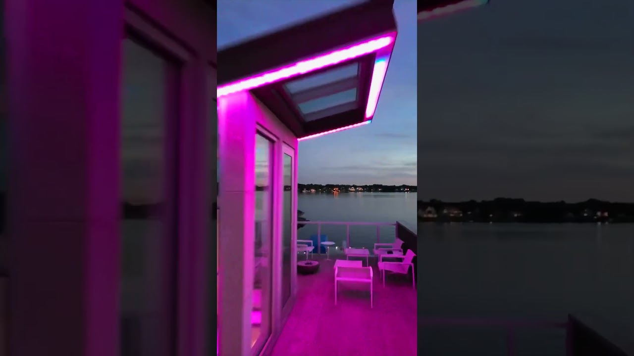 This beautiful lake house changes to any color you want 🤩 What do you think?⁠⁠