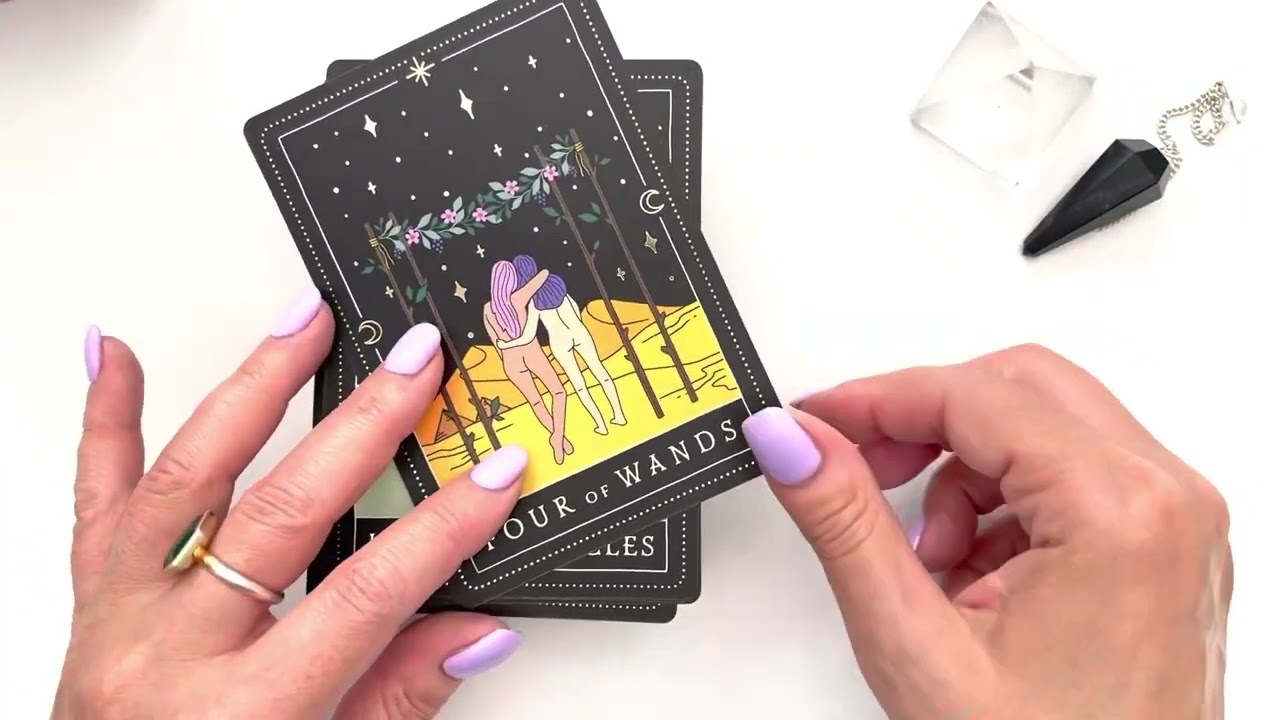 A closer look at the Moon Witch Tarot #unboxing #tarottube