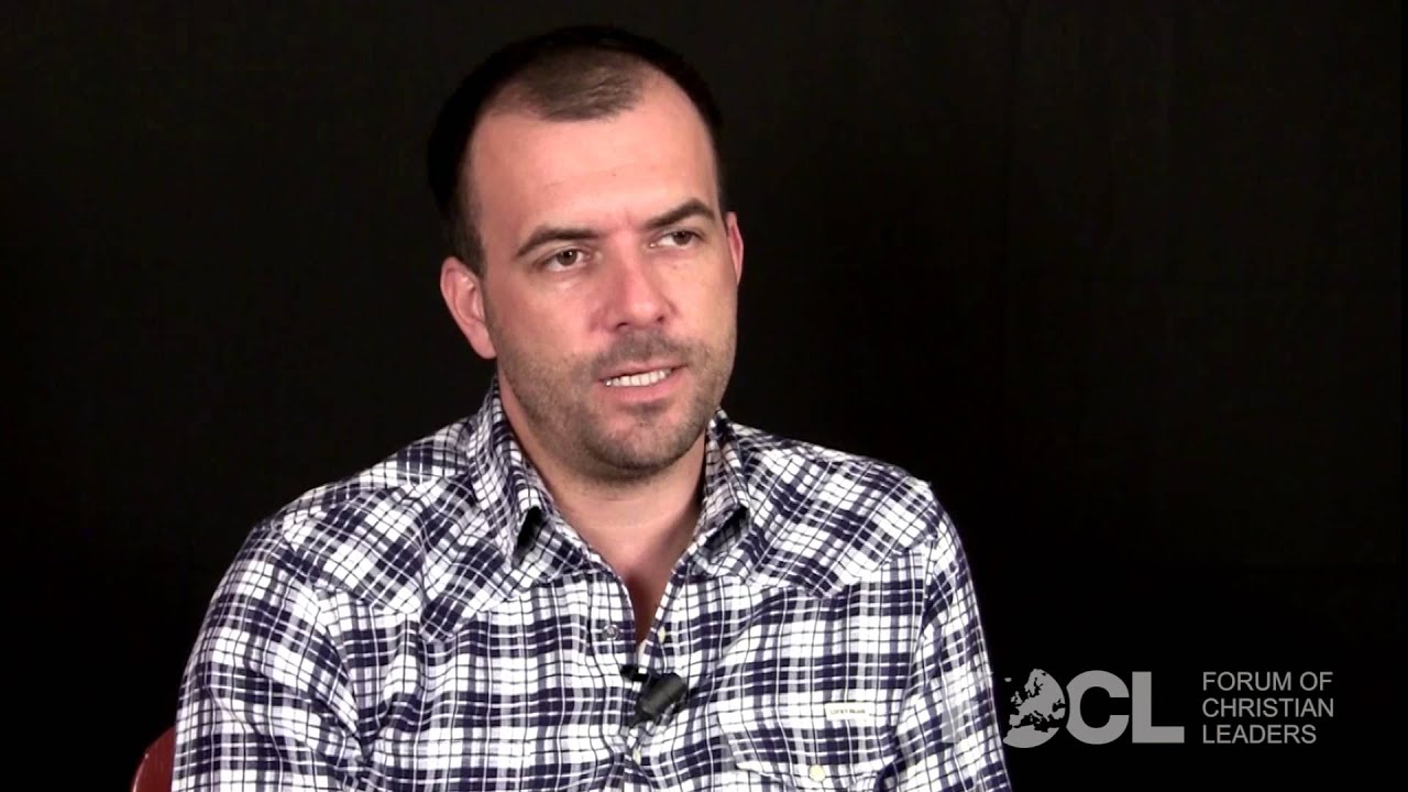 How should church planting coaches work to achieve their coaching goals?