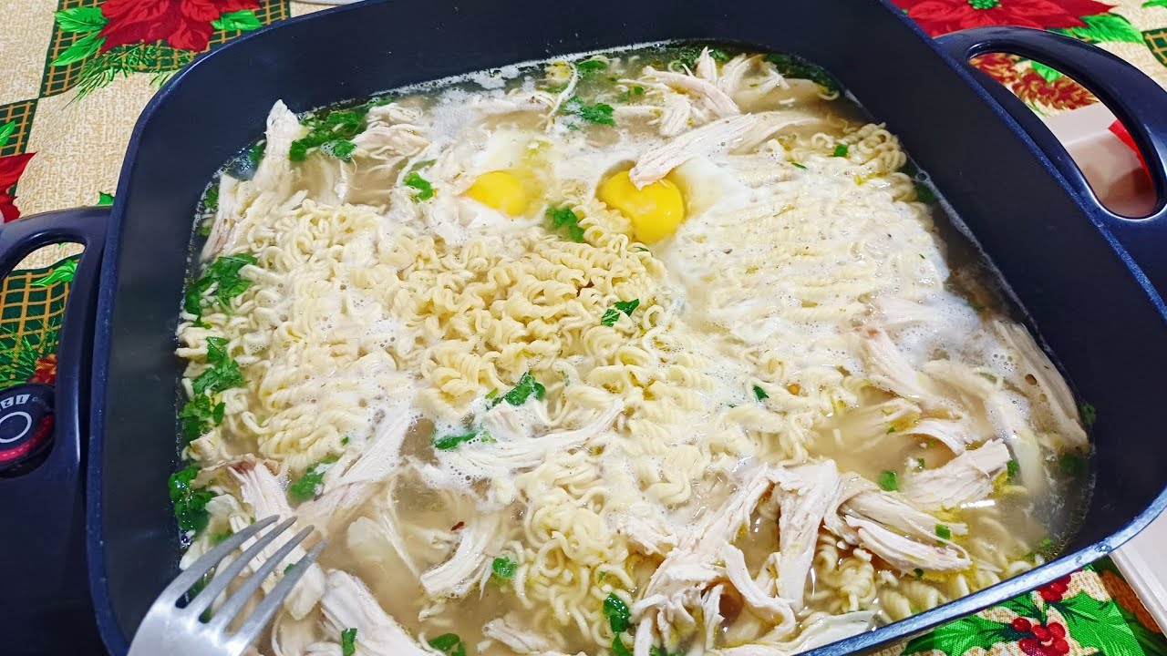 ALMOÇO DE HOJE MIOJO SAUDÁVEL COM PEITO DE FRANGO DESFIADO E OVO 