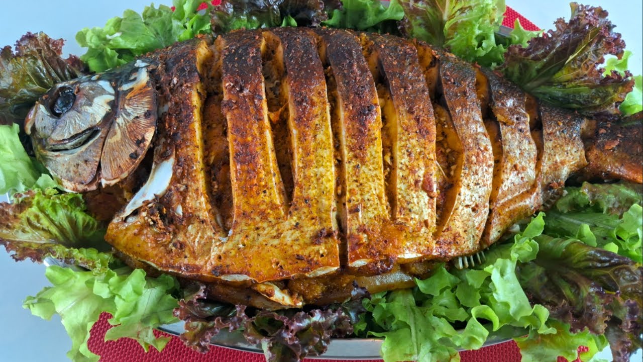 PEIXE ASSADO RECHEADO COM FAROFA | SIMPLES E FÁCIL FAZER.