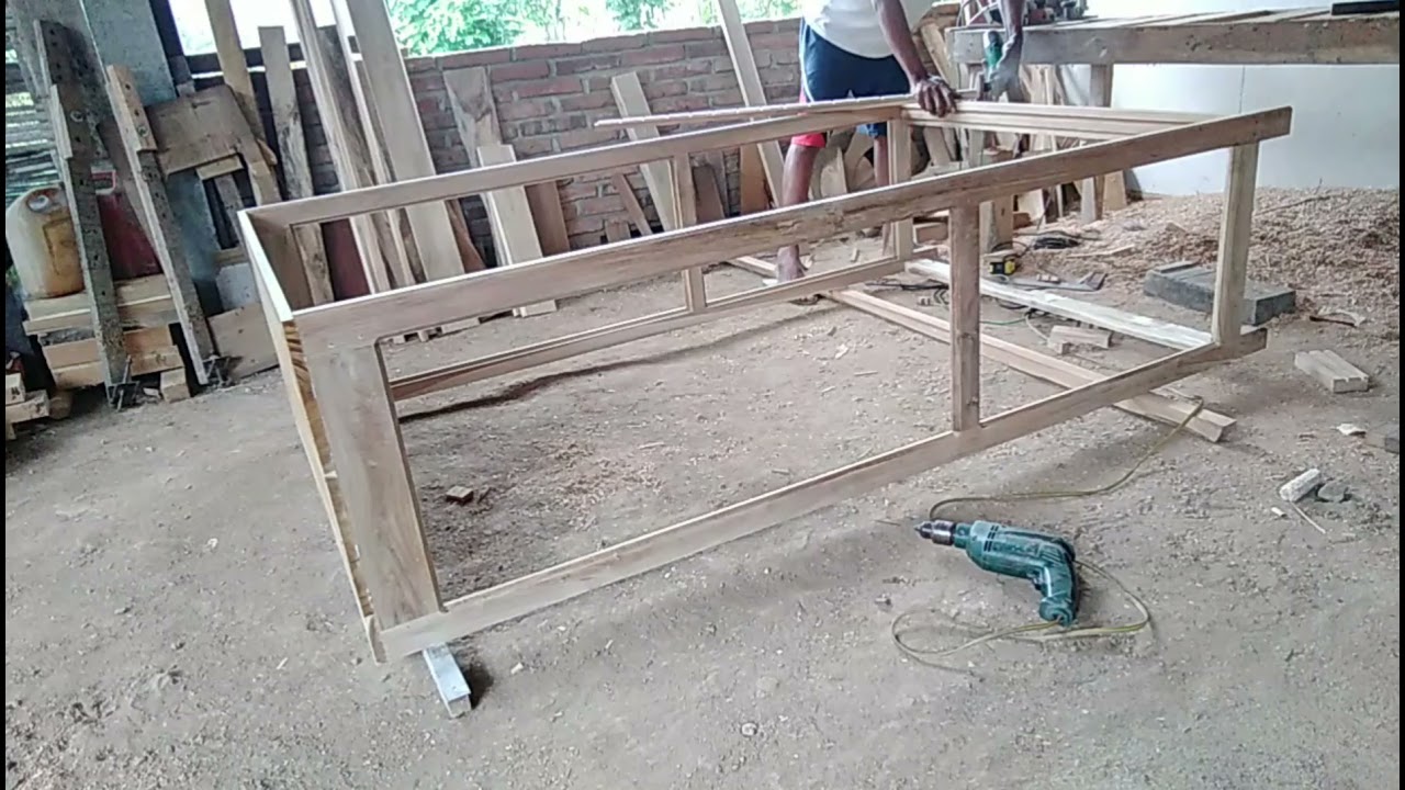 cara simpel bikin lemari kaca dengan rangka kayu.