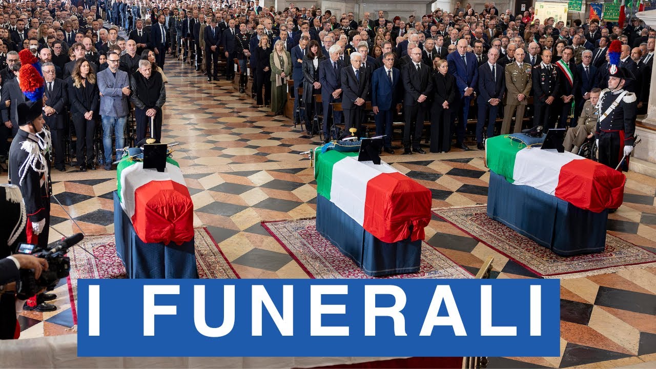 I funerali di Stato dei tre carabinieri morti nell'esplosione: l'arrivo dei feretri