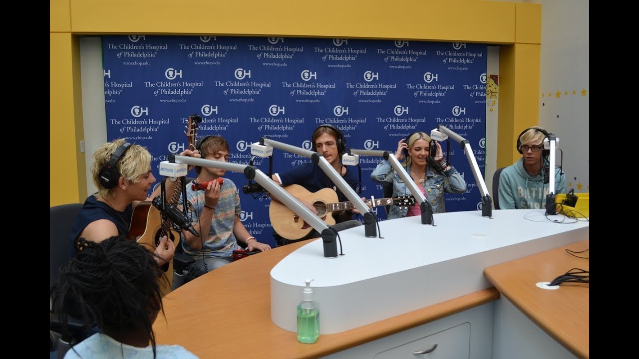 R5 Sings For Patients At Seacrest Studios!