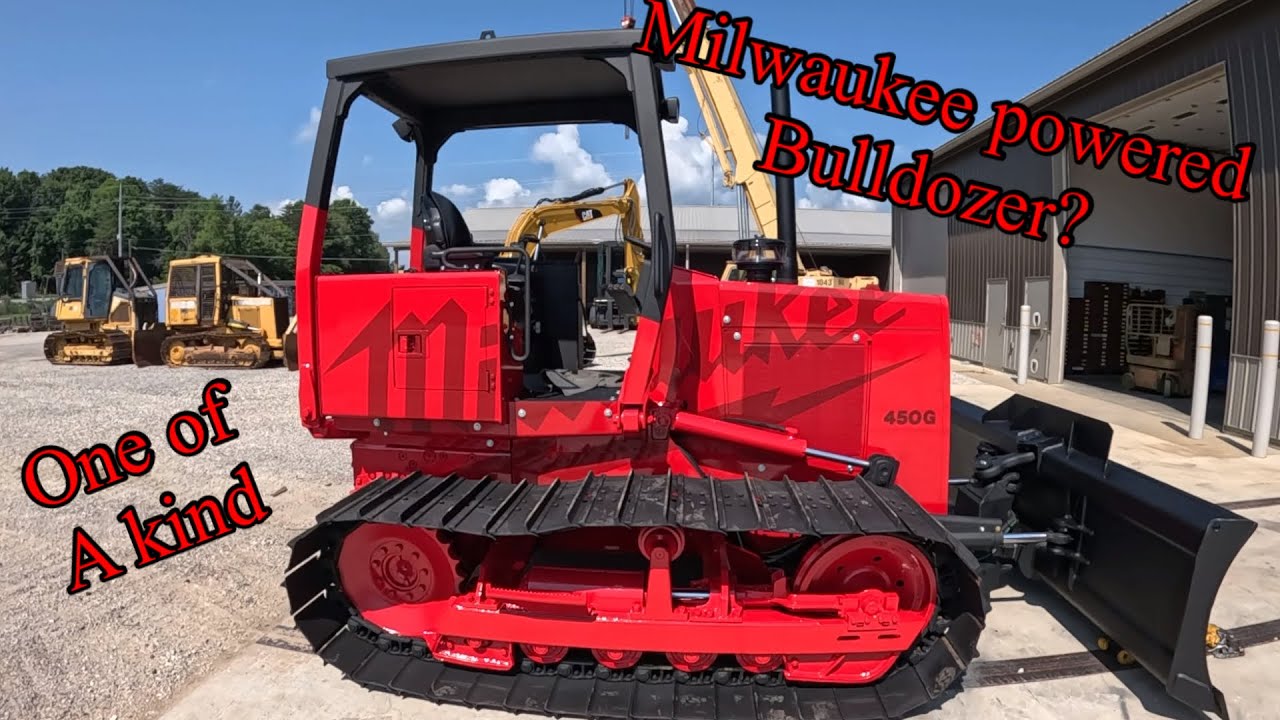 Первый в мире бульдозер Milwaukee Tools #milwaukeetools #NOTHINGBUTHEAVYDUTY #johndeere