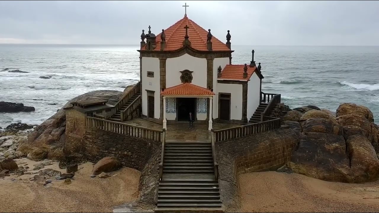 Capela do Senhor da Pedra | Vista Aérea, Exterior e Interior | Miramar Portugal