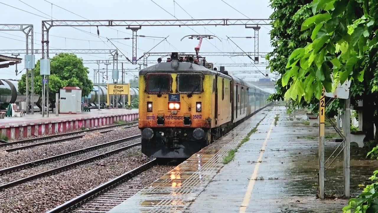 New Delhi to Agra Cantt Journey in Punjab Mail !!