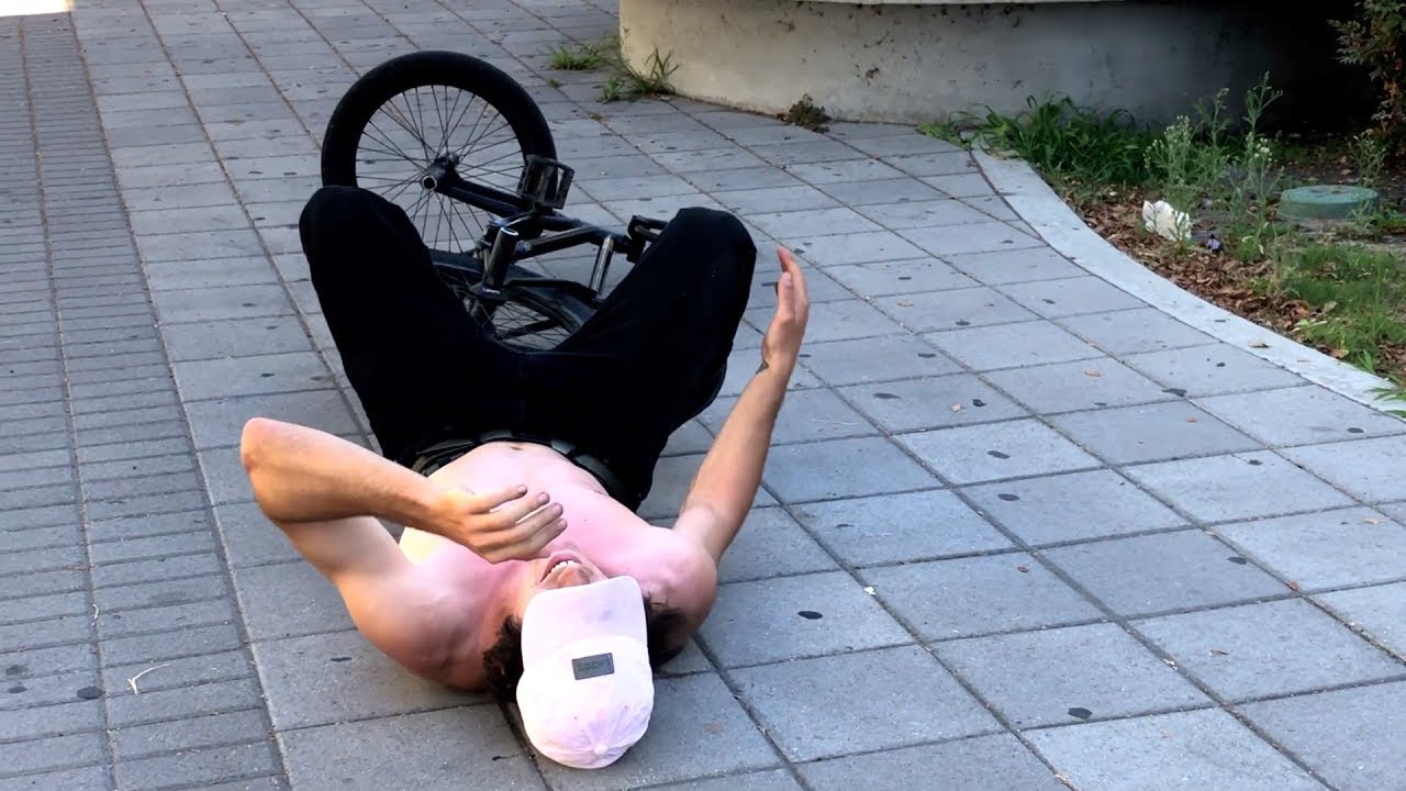 BMX - FLATGROUND GAME OF BIKE ANDY GARCIA vs GASPAR GUENDULAIN