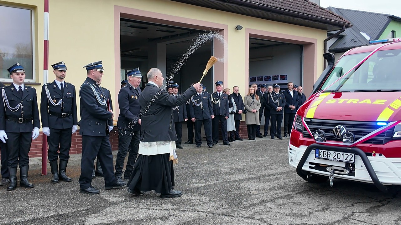 Przekazanie lekkiego samochodu dla OSP w Jurkowie