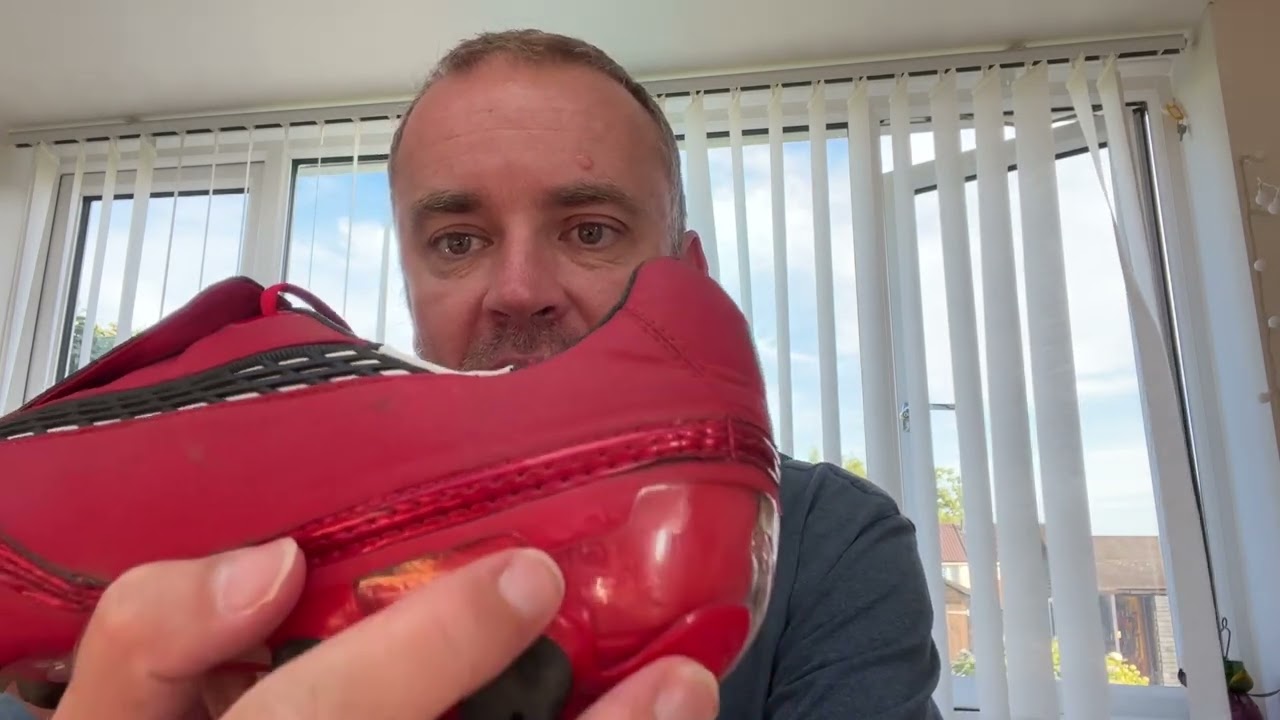 Puma V1.10 Football Boots - Red - Size 11.5 - Super condition.
