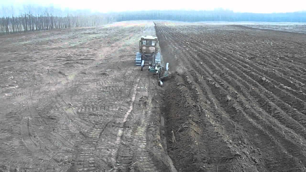 T-130 l&aacute;nctalpas m&eacute;lysz&aacute;nt&aacute;s RIGOL ek&eacute;vel, bulldozer forest ploughing ( ЧТЗ 130 )